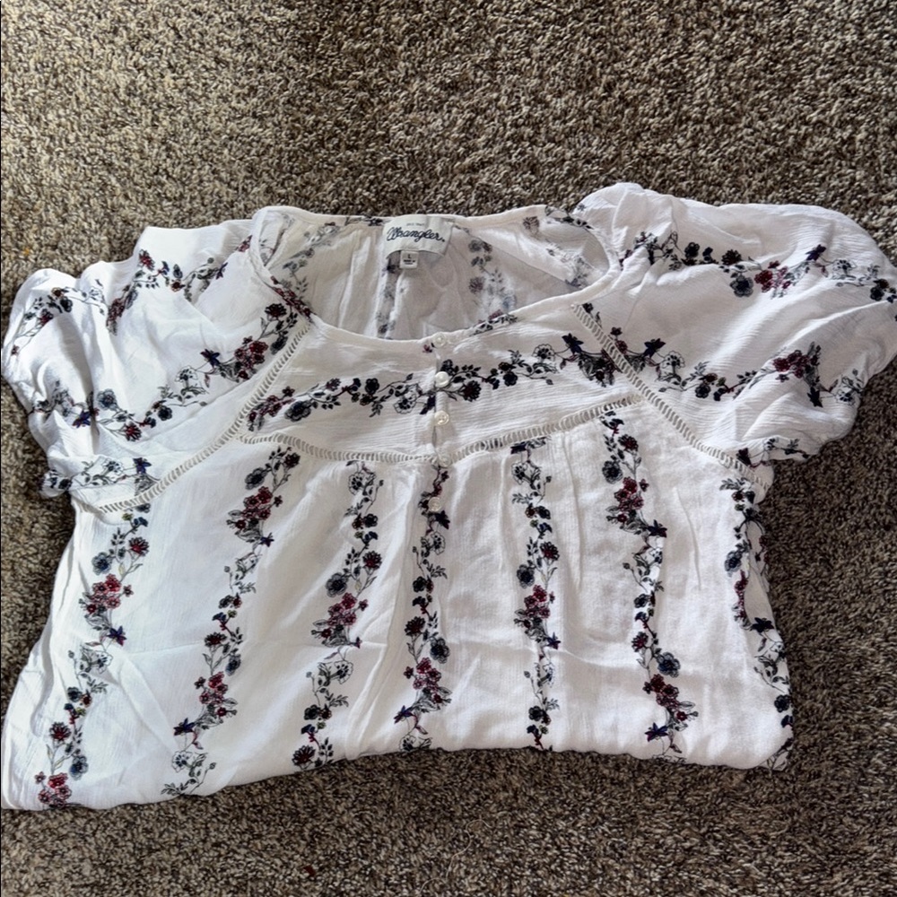 Wrangler White and Black Ruffled Blouse
